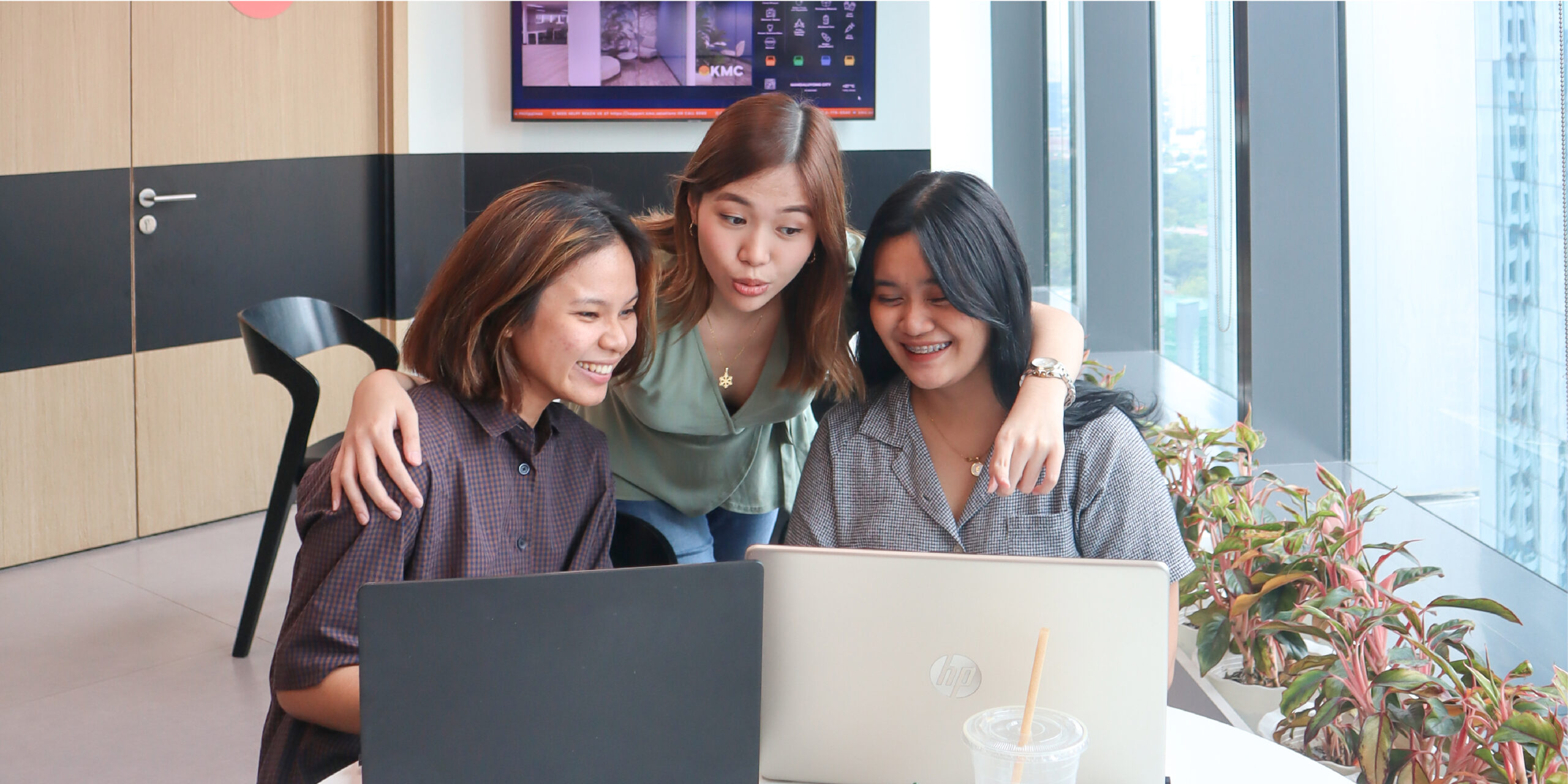 Foxes vs. Hedgehogs: Who Thrives on Global Teams?